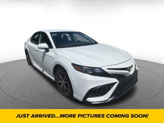 Used 2024 Toyota Camry SE image 1