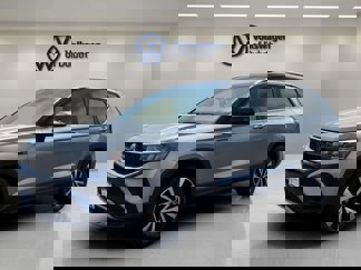Certified 2023 Volkswagen Taos SE image 1