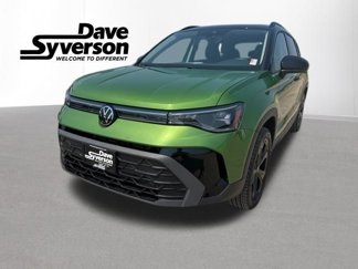 New 2025 Volkswagen Taos SE image 1