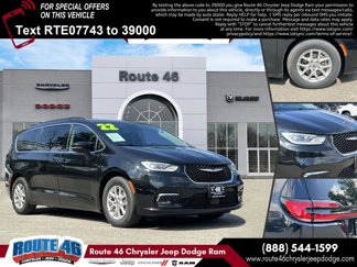 Used 2022 Chrysler Pacifica Touring-L image 1