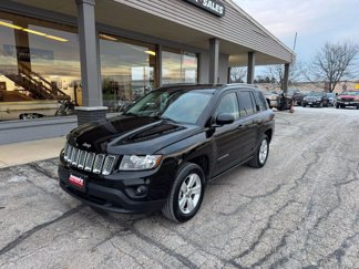 Used 2017 Jeep Compass Latitude image 1