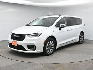 Used 2023 Chrysler Pacifica Limited image 1