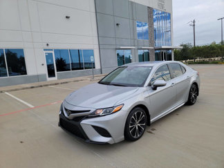 Used 2020 Toyota Camry SE image 1