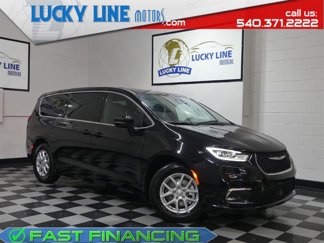 Used 2025 Chrysler Pacifica Select image 1