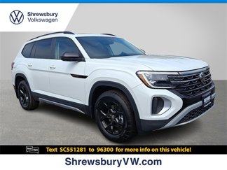 New 2025 Volkswagen Atlas Peak Edition SE image 1
