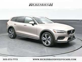 Used 2024 Volvo V60 B5 Cross Country Plus image 1