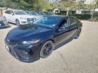 Used 2022 Toyota Camry SE image 1