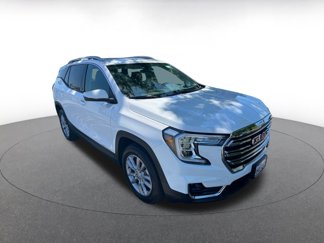 Used 2024 GMC Terrain SLT image 1