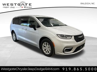 Used 2024 Chrysler Pacifica Touring-L image 1