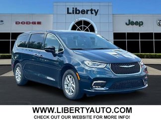 New 2025 Chrysler Pacifica Select image 1