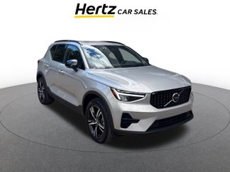 Used 2024 Volvo XC40 B5 Core image 1