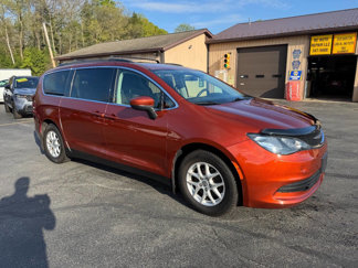 Used 2018 Chrysler Pacifica LX image 1