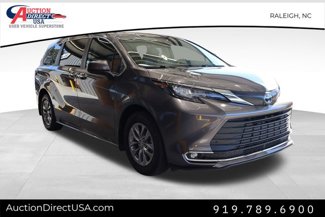 Used 2024 Toyota Sienna XLE image 1