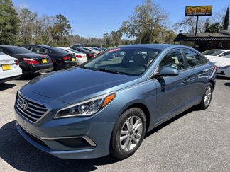 Used 2017 Hyundai Sonata SE image 1