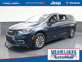 New 2025 Chrysler Pacifica Select image 1