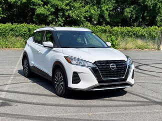 Used 2022 Nissan Kicks SV image 1