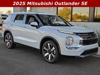 New 2025 Mitsubishi Outlander SE image 1