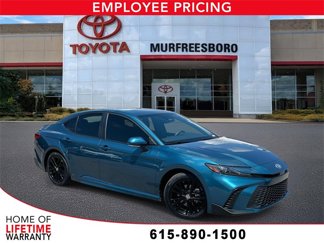 Used 2025 Toyota Camry SE image 1