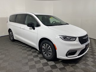 New 2025 Chrysler Pacifica Select image 1