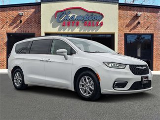 Used 2022 Chrysler Pacifica Touring-L image 1