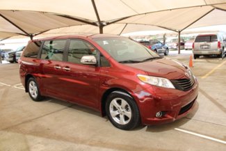 Used 2017 Toyota Sienna L image 1