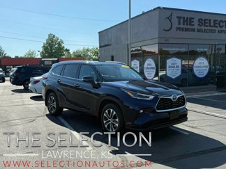 Used 2021 Toyota Highlander XLE image 1