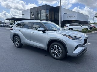 Used 2025 Toyota Highlander XLE image 1