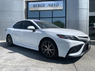 Used 2021 Toyota Camry SE image 1