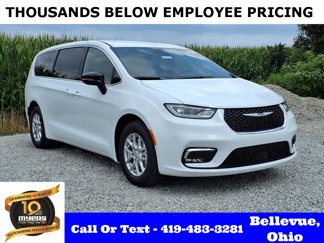New 2025 Chrysler Pacifica Select image 1