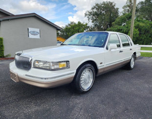 Used 1997 Lincoln Town Car Signature image 1