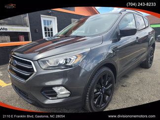 Used 2019 Ford Escape SE image 1
