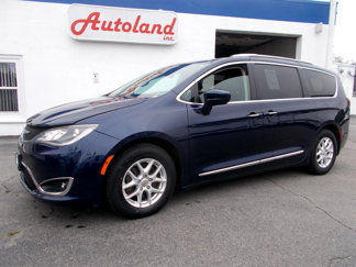 Used 2020 Chrysler Pacifica Touring-L image 1