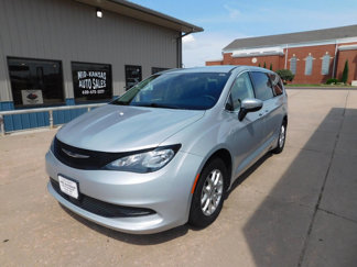 Used 2022 Chrysler Voyager LX image 1