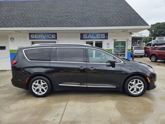 Used 2018 Chrysler Pacifica Touring-L Plus w/ Tire & Wheel Group image 1