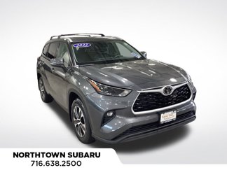 Used 2022 Toyota Highlander XLE image 1