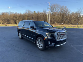 Used 2022 GMC Yukon XL SLT w/ SLT Premium Package image 1