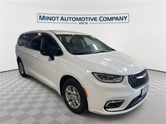 New 2026 Chrysler Pacifica Select image 1