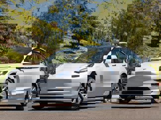 Used 2023 Tesla Model 3 Standard Range image 1