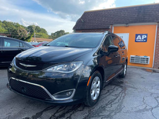 Used 2017 Chrysler Pacifica Touring-L Plus w/ Advanced Safetytec Group image 1