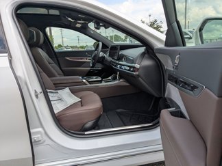 New 2025 BMW i7 eDrive50 w/ Premium Package image 1