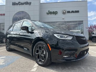 New 2025 Chrysler Pacifica Select image 1
