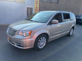 Used 2016 Chrysler Town & Country Touring image 1