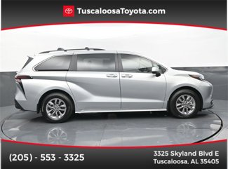 Used 2025 Toyota Sienna XLE w/ XLE Plus Package image 1