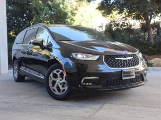 New 2023 Chrysler Pacifica Limited image 1