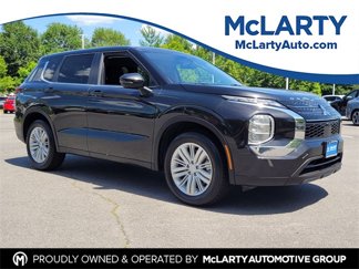 Used 2024 Mitsubishi Outlander ES image 1