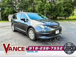 Used 2018 Chrysler Pacifica L image 1