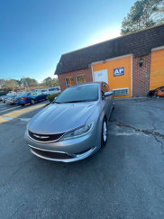 Used 2015 Chrysler 200 Limited image 1