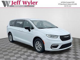 New 2026 Chrysler Pacifica Select image 1
