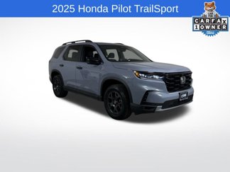 Used 2025 Honda Pilot TrailSport image 1