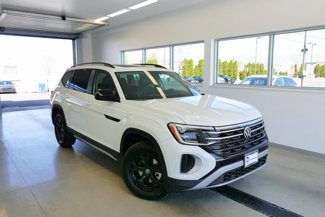 New 2025 Volkswagen Atlas Peak Edition SE image 1